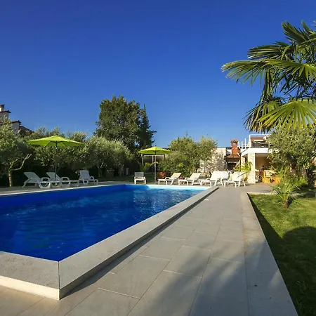Strandnahe Livija 1 Mit Pool Und Garten * Porec
