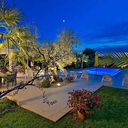 Apartment Strandnahe Livija 1 Mit Pool Und Garten *