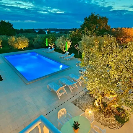 Strandnahe Livija 1 Mit Pool Und Garten *