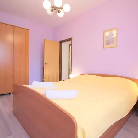 Apartment Strandnahe Livija 1 Mit Pool Und Garten