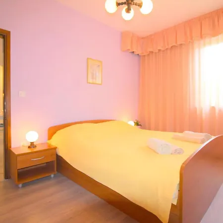 Strandnahe Livija 1 Mit Pool Und Garten Apartment *