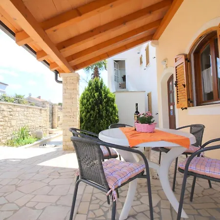 Strandnahe Livija 1 Mit Pool Und Garten * Porec
