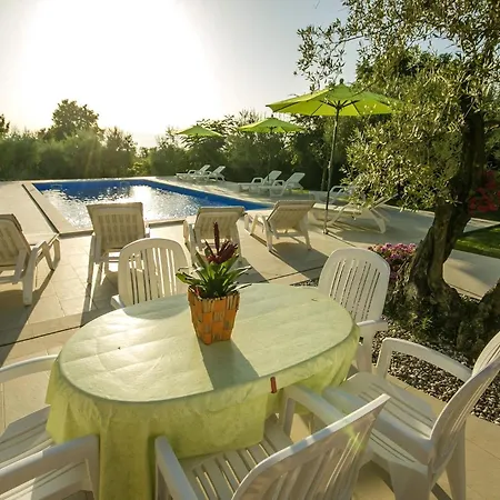 Apartment Strandnahe Livija 1 Mit Pool Und Garten