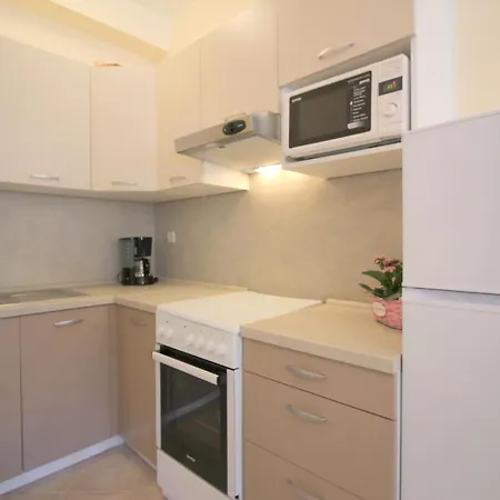 Apartment Strandnahe Livija 1 Mit Pool Und Garten *